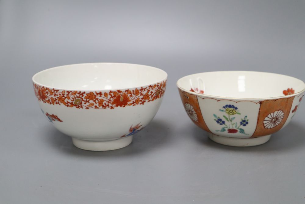 A Japanese Kakiemon bowl and a Worcester Kakiemon-style bowl, tallest 8cm